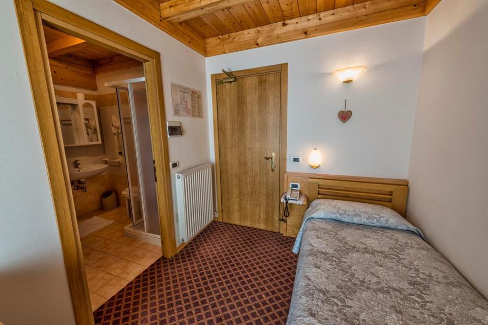 La Montanina Hotel In Val Di Non Malosco Room photo